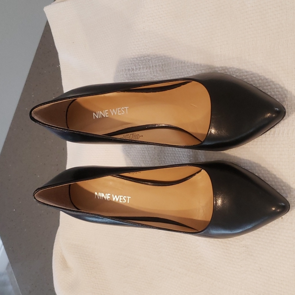 Nine West Classic Black Leather Pump
